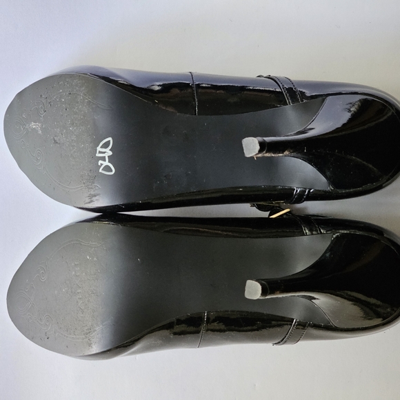 Black Tahari Peephole Stilletos with animal print insole Size 7. - Picture 5 of 5